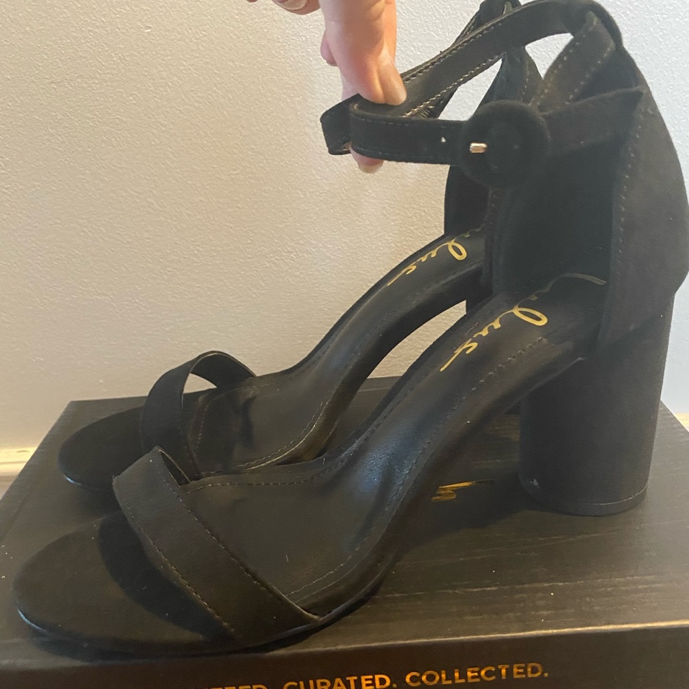 Lulu’s black block heels ankle strap NWOT